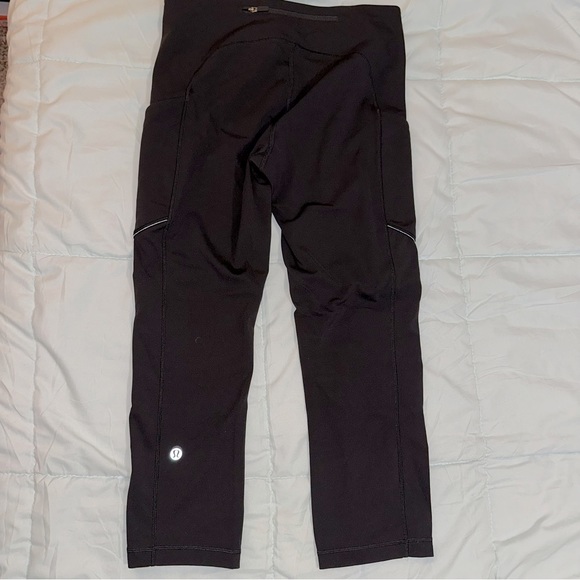 EUC Women’s Lululemon Leggings Size 6 - Picture 2 of 3
